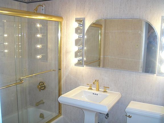 4th image of 27010 Grand Central Pkwy APT 22F