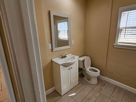 5th image of 815 S Reno Ave