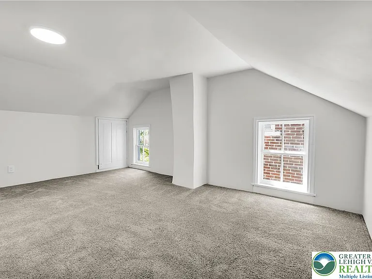 128 W Fairview St — Photo 26
