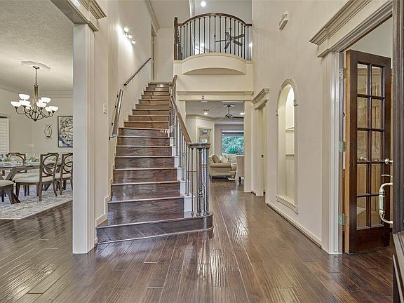 3rd image of 42 E Shadowpoint Cir