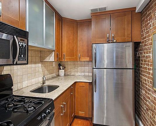 3rd image of 56 W 82nd St APT 13