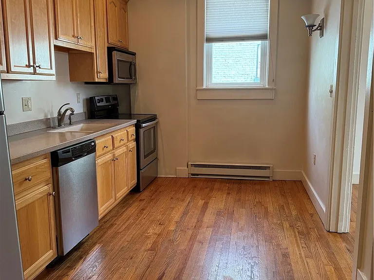 137 S Peterboro St — Photo 10