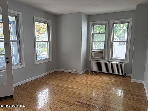 3rd image of 111 Prospect St Floor 1