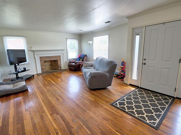 4th image of 103 N Porter Dr