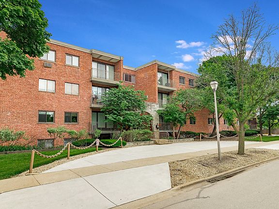 2nd image of 197 W Armitage Ave APT 205