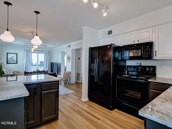 5th image of 1404 Canal Dr APT 12