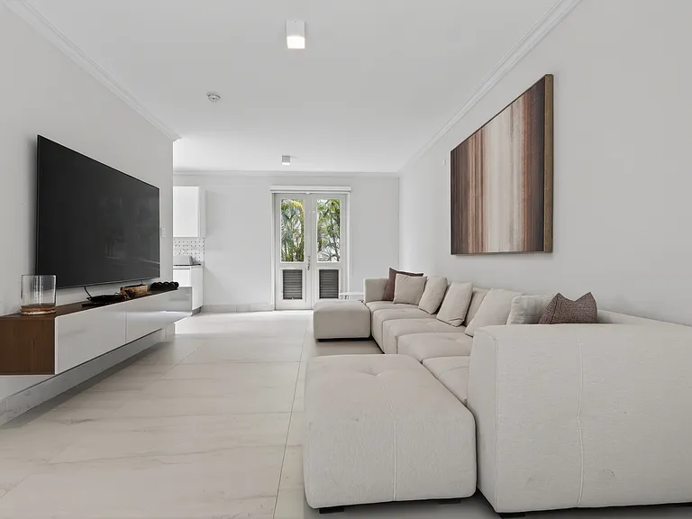 438 Dorado Bch E — Photo 5