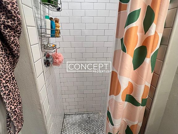 5th image of 722 E 6th St #1REAR