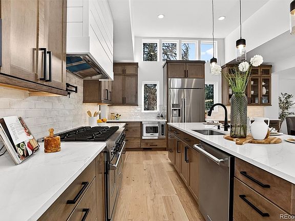 5th image of 3092 S Cook Street