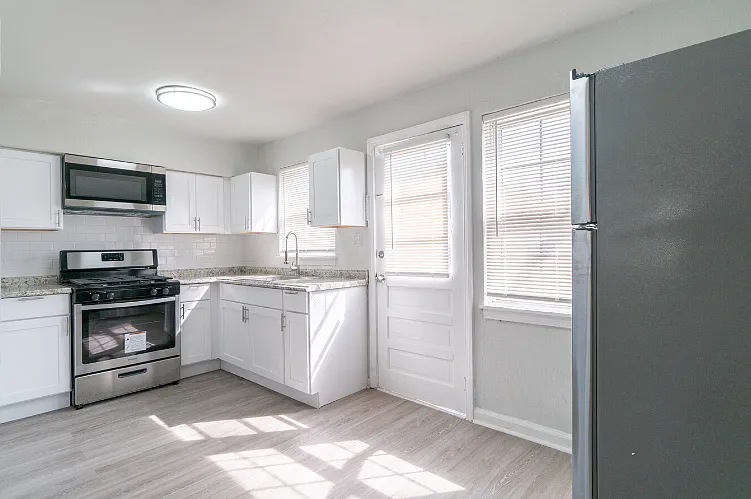 2 bed, 1220 sqft, $1,400 — Photo 2