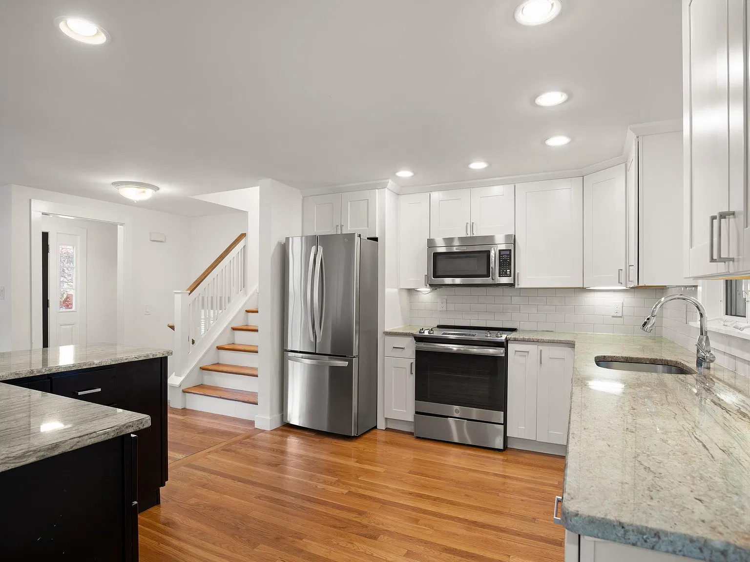 3 bed, 1.5 bath, 2128 sqft, $4,995 — Photo 4