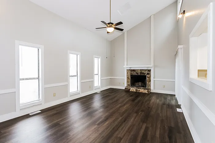 3 bed, 2.0 bath, 1860 sqft, $1,675 — Photo 3