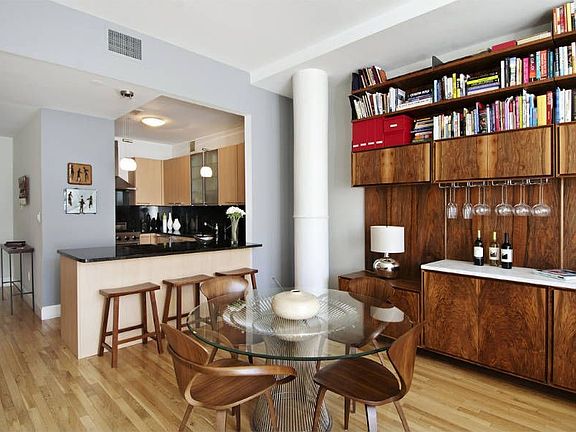 3rd image of 121 W 19th St APT 9D