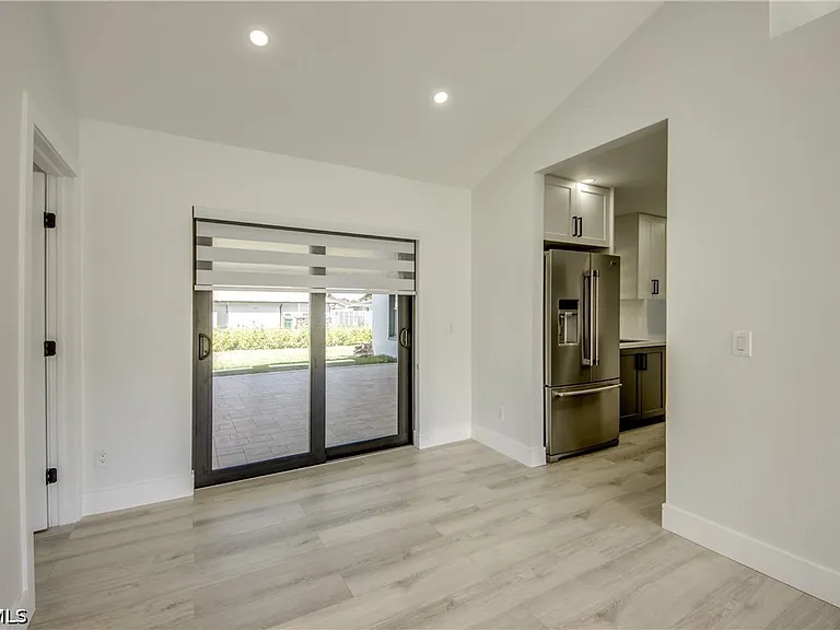 412 NE 17th Pl — Photo 7