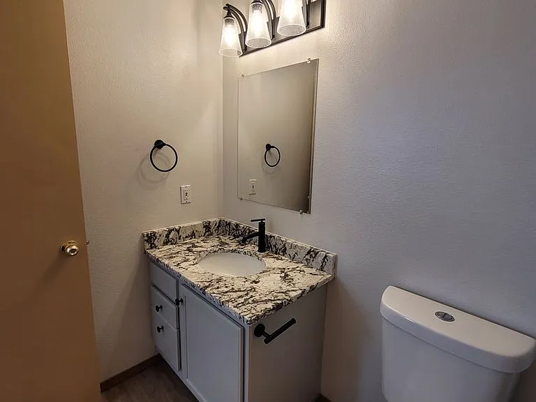 1349 E Greens Loop — Photo 8