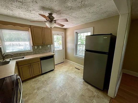3rd image of 233 Isabella St