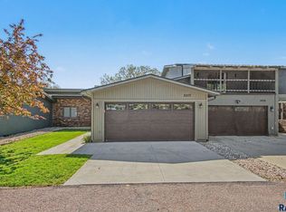 5207 E Valley Oaks Pl, Sioux Falls, SD 57110