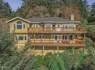 407 King St, Yachats, OR 97498
