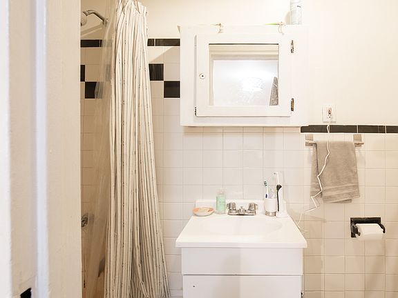5th image of 311 E 18th St APT 1B