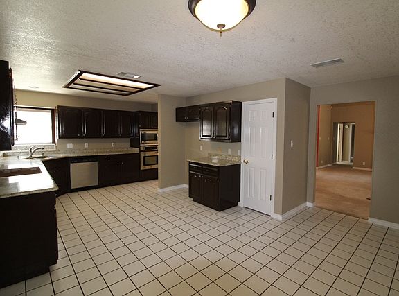 4th image of 4617 Bishops Castle Dr