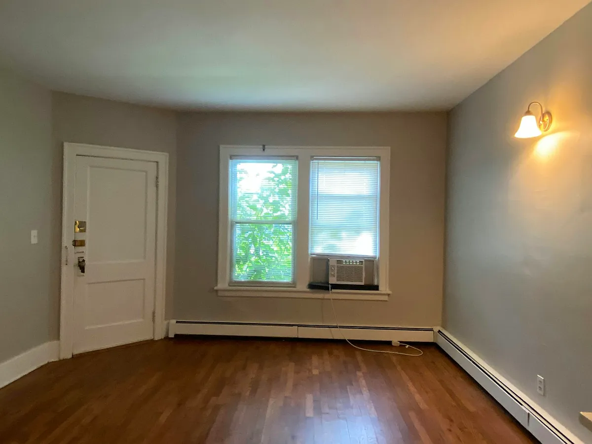 Building Photo - 1127 Beaconsfield Ave #1S