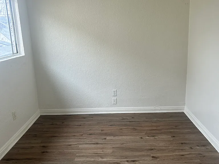 736 1/2 W Century Blvd — Photo 13
