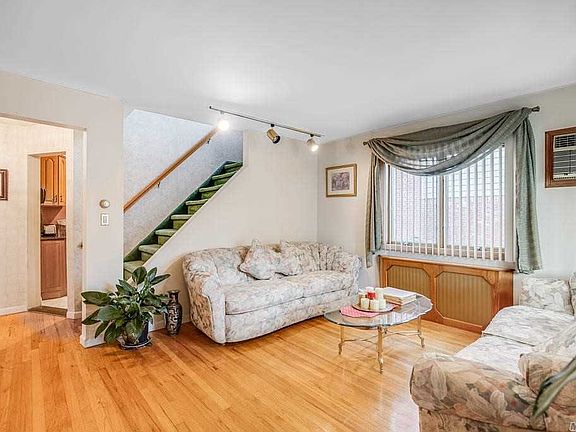 4th image of 63 Cushing Ave