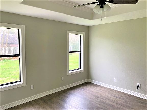2nd image of 300 Short Leaf Cir