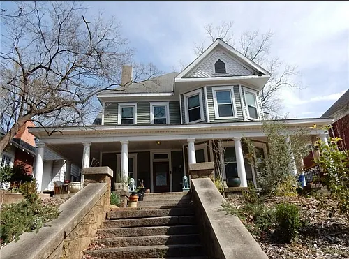 604 Boulevard SE Photo 1
