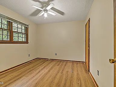 3rd image of 128 Sycamore Dr #128