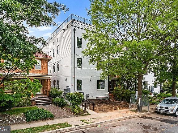 2nd image of 1109 NW Fern St NW #304