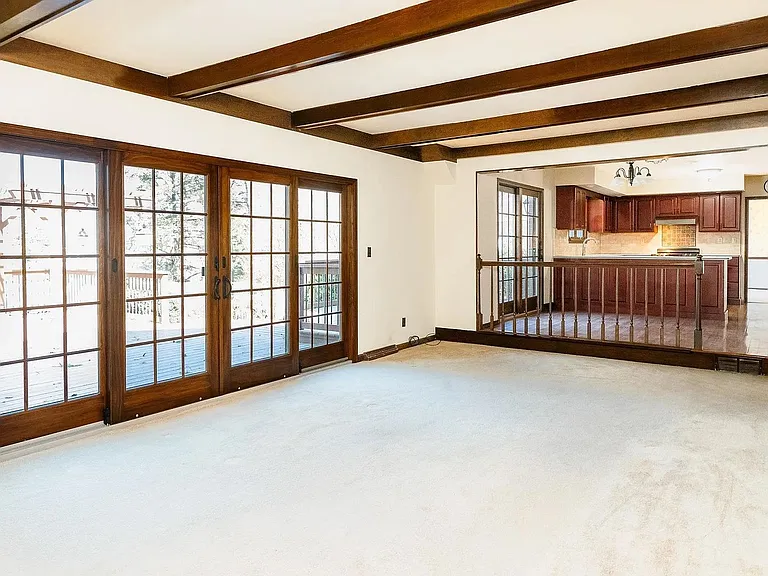 1209 E University St — Photo 15