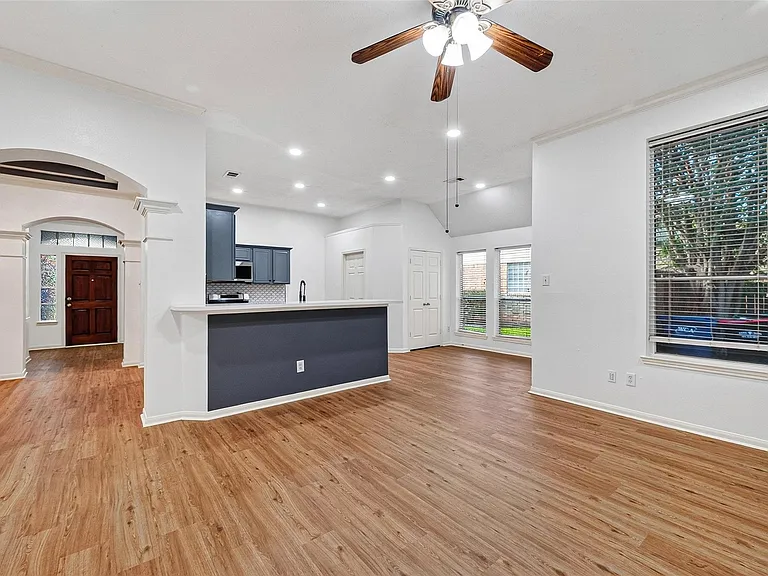 17303 Kenton Crossing Ln — Photo 25
