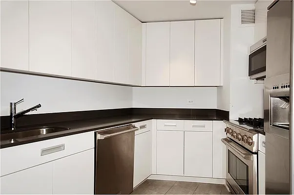 Rented by Douglas Elliman | media 16