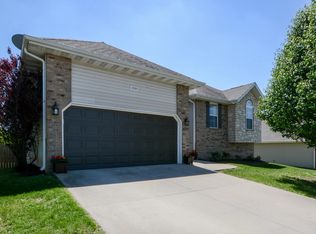 1116 W Great River Dr, Nixa, MO 65714