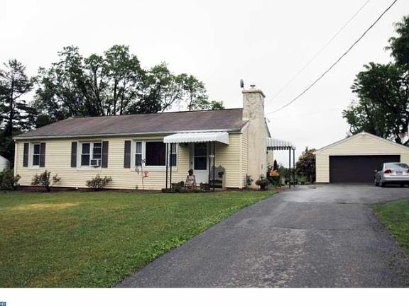 3rd image of 807 W Kings Hwy