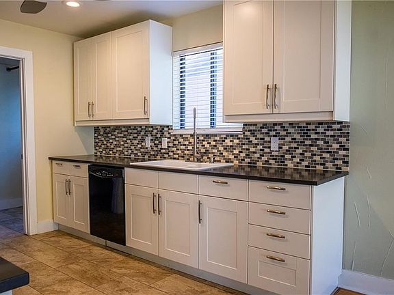 2nd image of 905 Great Oaks Cv