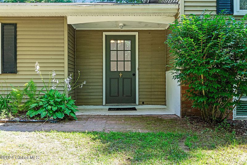 4th image of 20 Sugarbush Road