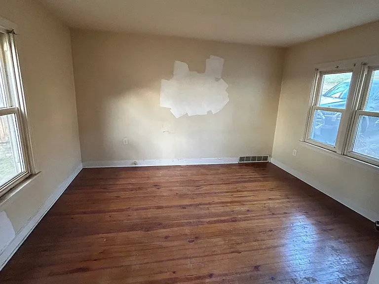 219 Douglas Ave — Photo 12