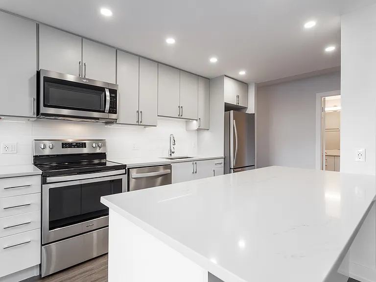 104 26th Ave SW #201 — Photo 10