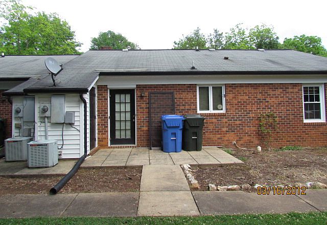 2nd image of 302 Crescent Hill Rd
