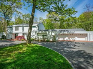 7 Hearthstone Dr, Dix Hills, NY 11746