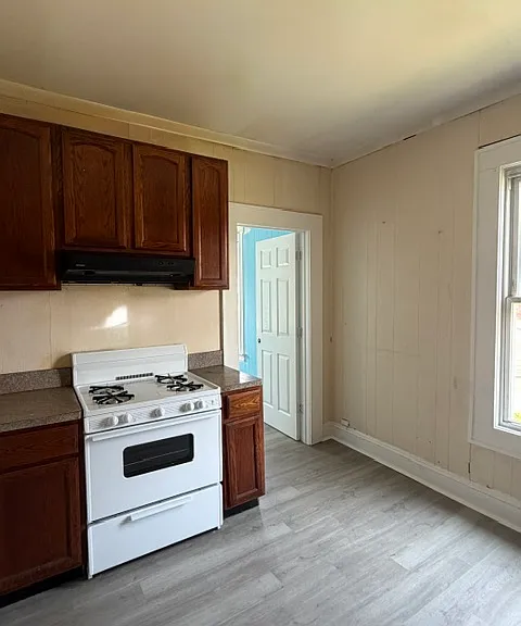 53 Dixon Ave — Photo 6