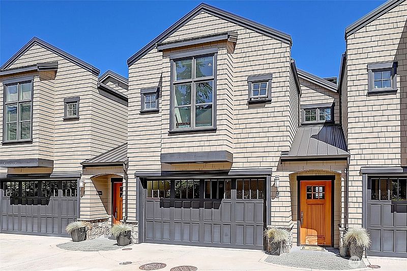 2nd image of 1095 Essex Street #2