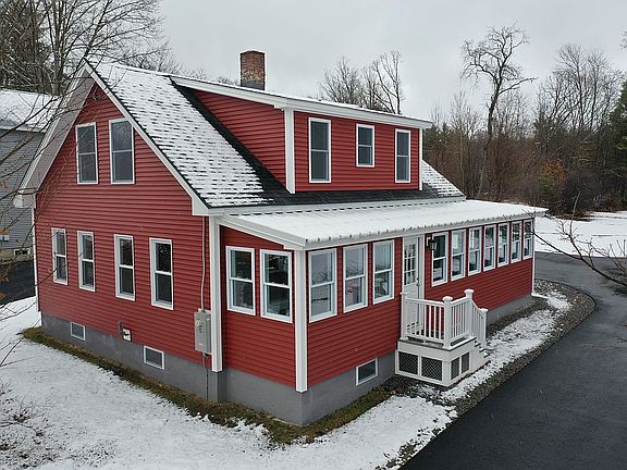 3rd image of 121 Chestnut St