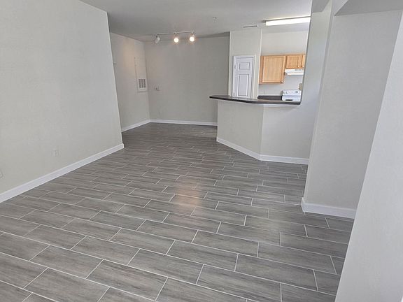 4th image of 9013 Lee Vista Blvd