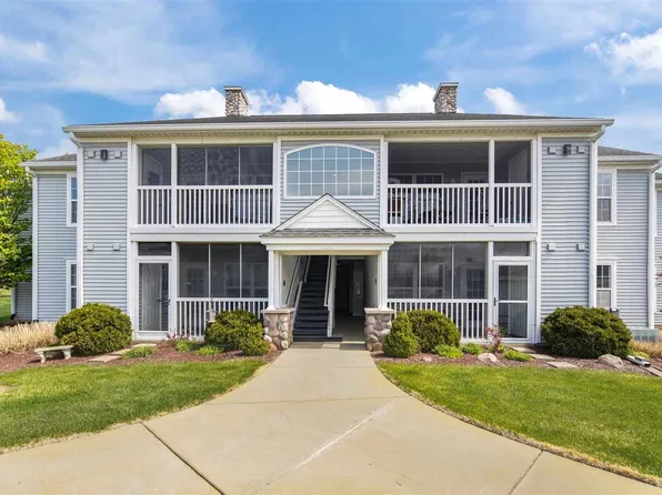 741 W Barrington Cir, Jackson, MI 49203