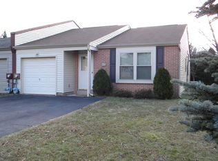 686 Whittier Dr, Warminster, PA