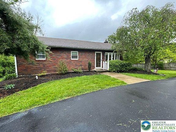 2nd image of 2542 Apple St