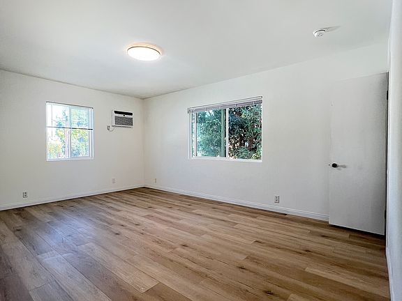 4th image of 216 Rosemont Ave APT 1